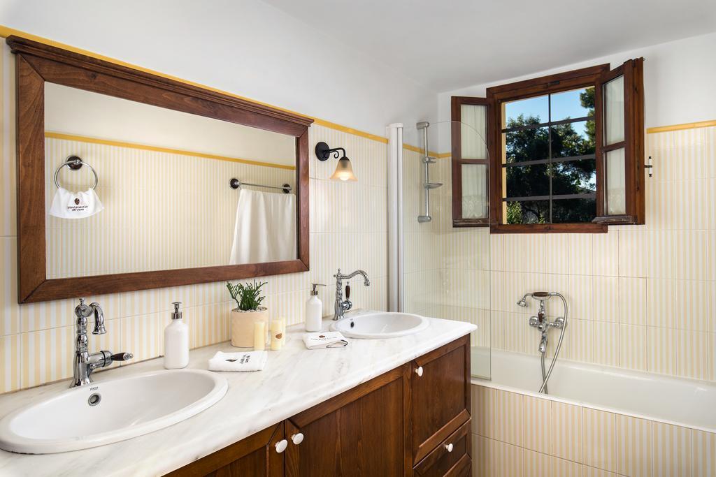 Koukounari Luxury Vilă *